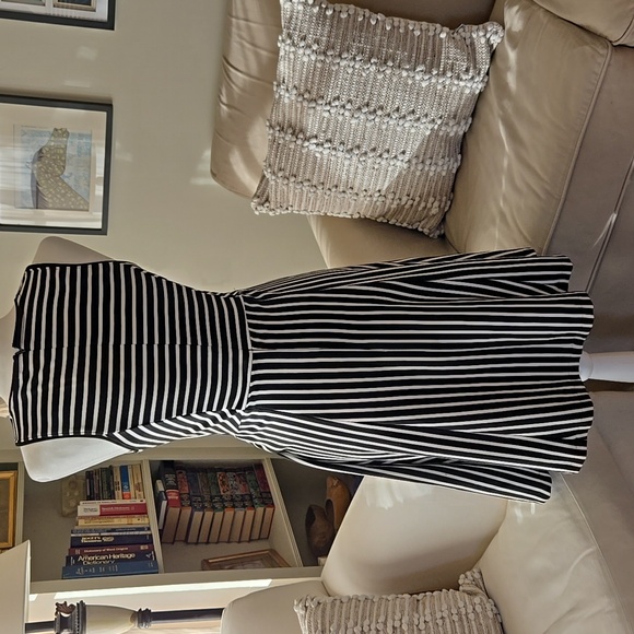 NWT Banana Republic Black/White Stripe Knit Dress Size 2 - Picture 2 of 9